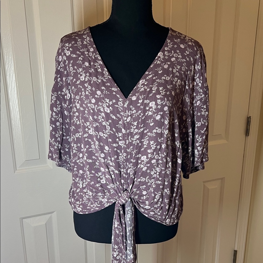 Chic Floral Knot-Front Blouse in Purple